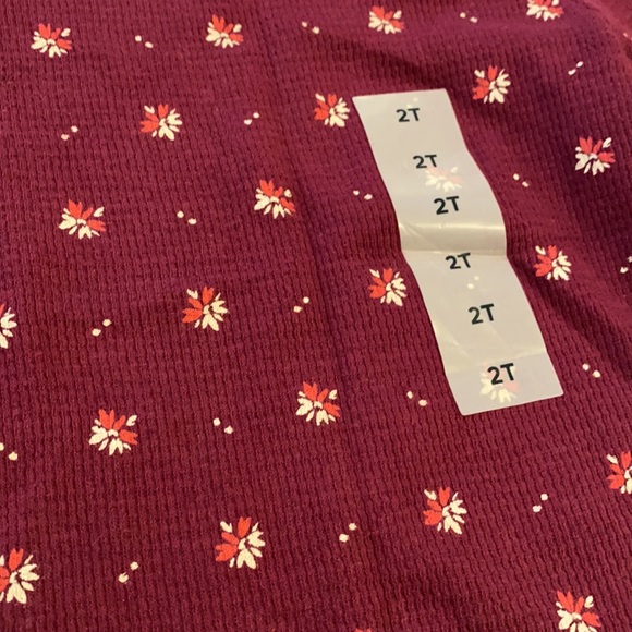 ⭐️PRICE DROP⭐️ Old Navy toddler girls long sleeve thermal shirt - Picture 2 of 4